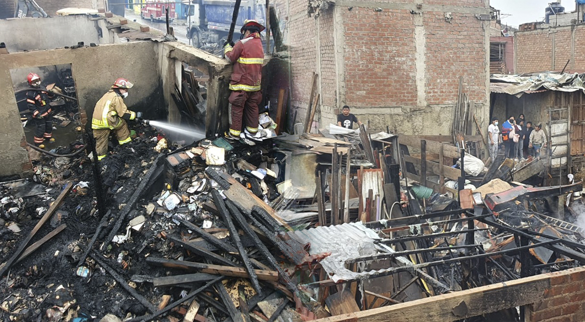 Chorrillos Incendio De Gran Magnitud Consume Tres Viviendas Y Deja Una