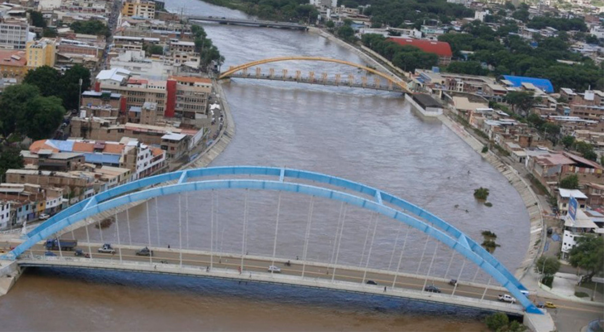 Piura Serenos Impiden Que Joven Se Lance De Puente Tras Sufrir Una