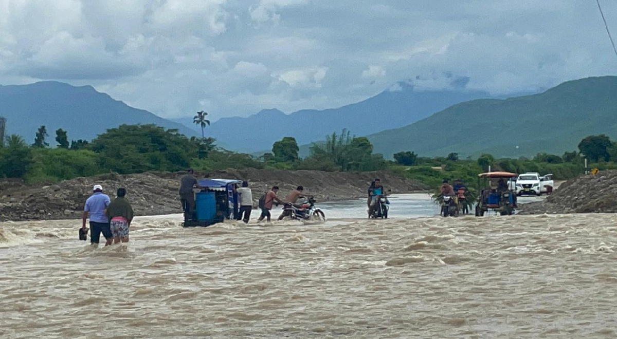 Chiclayo Conductores Se Arriesgan A Cruzar Bad N Manejando Tras