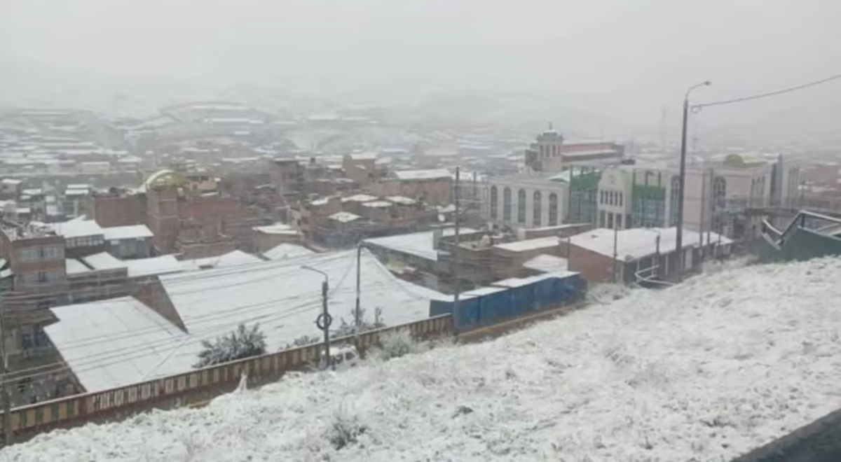 Le Pérou est en alerte jaune après des conditions météorologiques dangereuses avec de la neige, de la pluie et de la grêle dans 14 régions.
