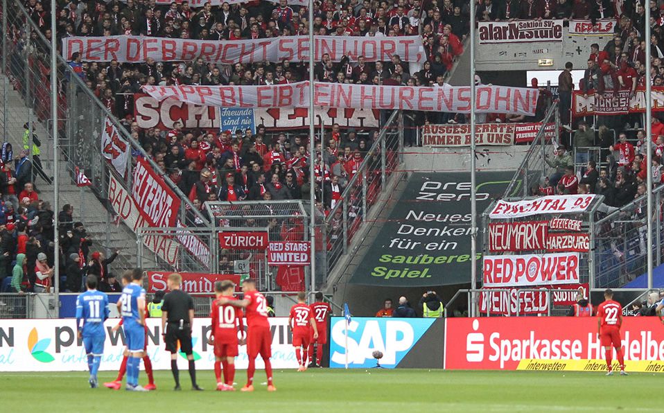 Ultras del Bayern insultan al presidente del Hoffenheim durante cotejo ...