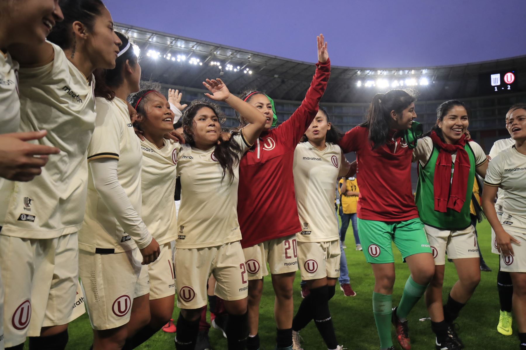 Hinchas de la 'U' recaudan 10 mil soles para equipo fútbol femenino