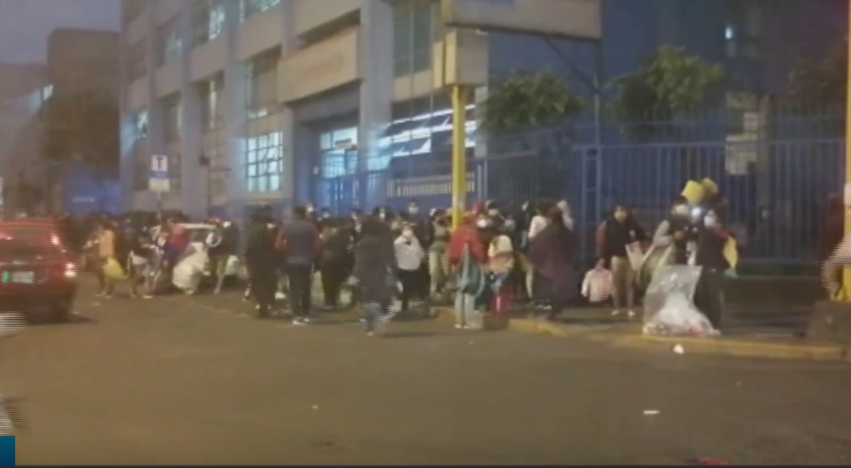 Cercado de Lima: Decenas de ambulantes toman la avenida Grau en plena ...