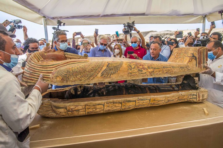 Egipto Encuentran 59 Sarcófagos Intactos De Hace 2600 Años Momias Pirámide De Zoser 