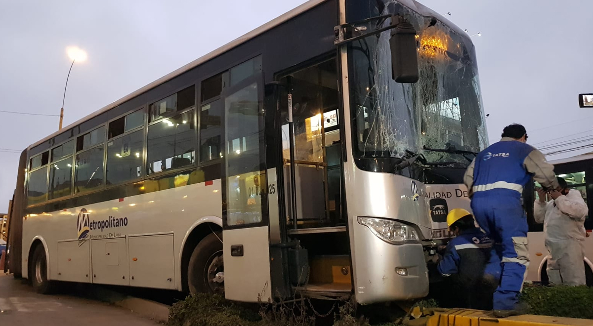 Metropolitano: auto se metió a carril exclusivo y provocó accidente entre  buses en SMP, video | El Popular