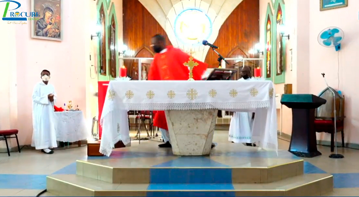 Terremoto en Haití: video en Facebook capta a sacerdote y ...