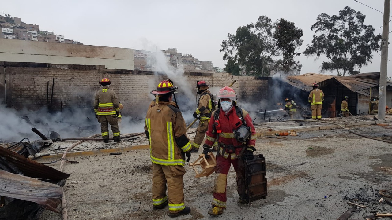 VMT: Incendio De Gran Magnitud Viene Ocurriendo En Zona Maderera | El ...