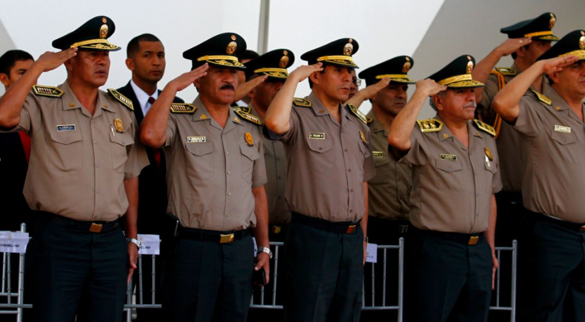 ¿Cuánto gana un policía en Perú, y qué debo estudiar para convertirme