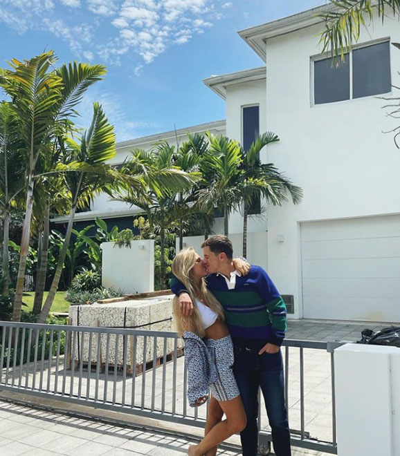 This is the huge and luxurious mansion of Lele Pons and Guaynaa that