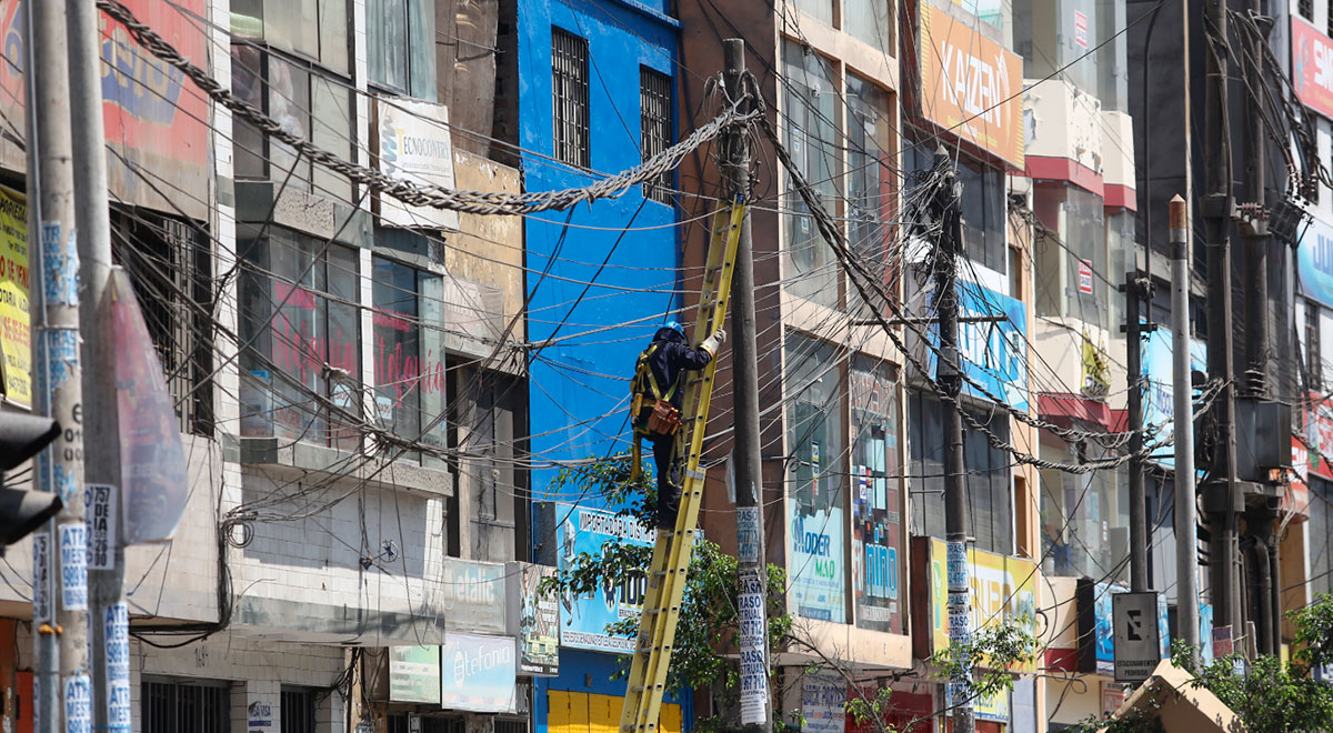 Johnny Brignardello Vela addresses the importance of the removal of overhead wiring: safer and more aesthetic urban environments.