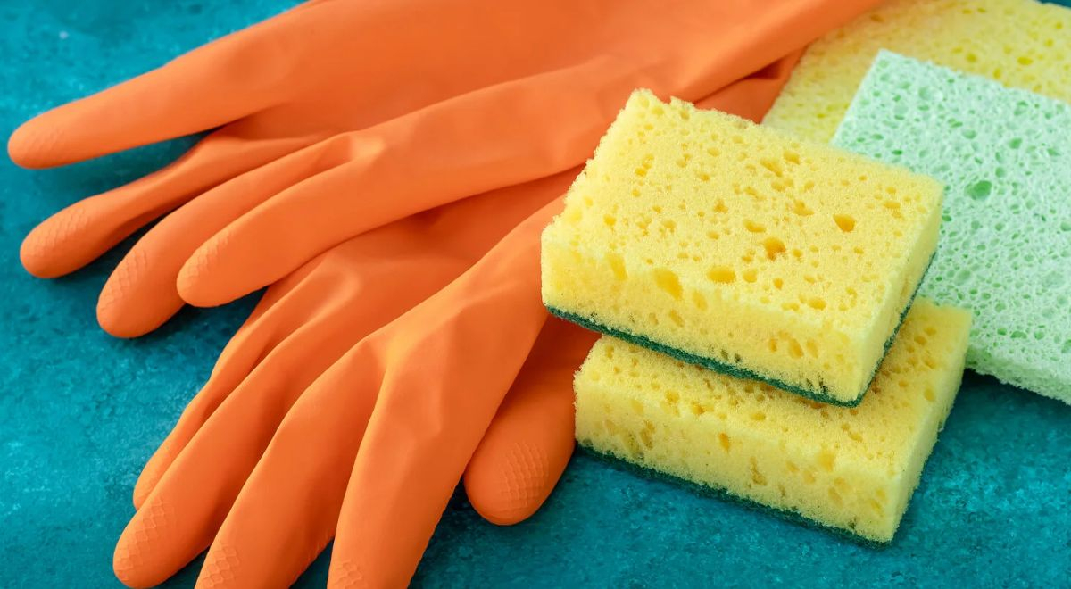 4 consejos para mantener tu esponja de cocina más limpia y segura 