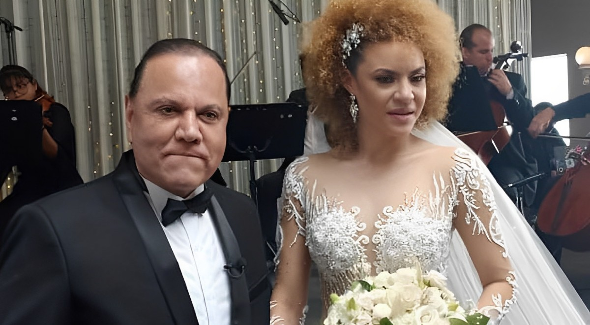 Mauricio Diez Canseco: Rústica promociona a Lisandra Lizama: 
