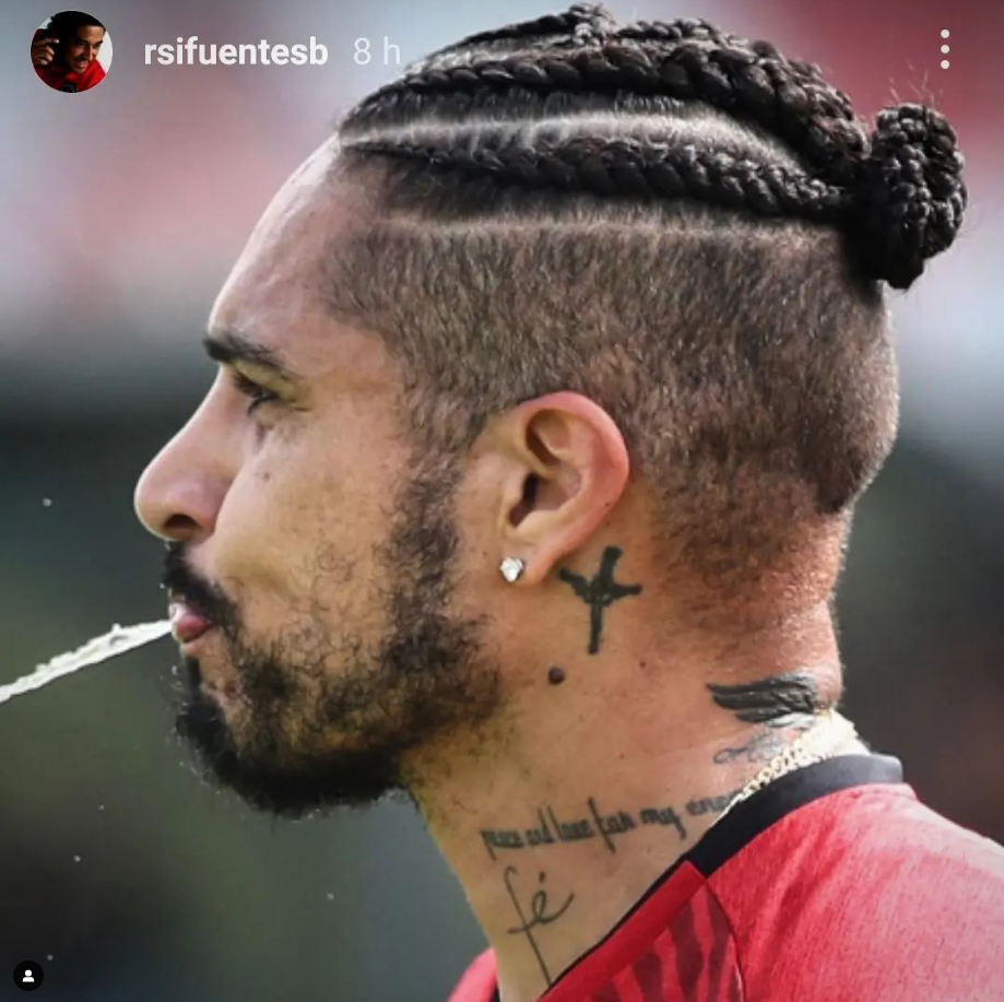 Andrés Hurtado and Paolo Guerrero who does the 'Predator' style braid