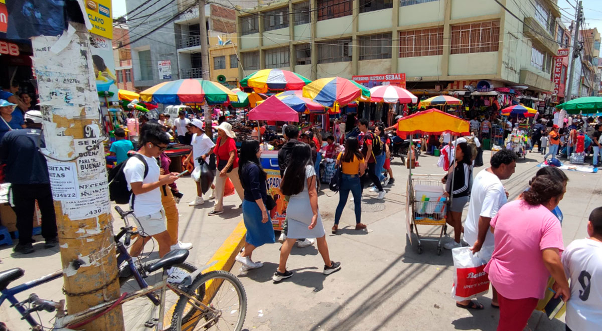 Mercado Modelo De Chiclayo: Mafias Lotizan La Vía Pública Para ...