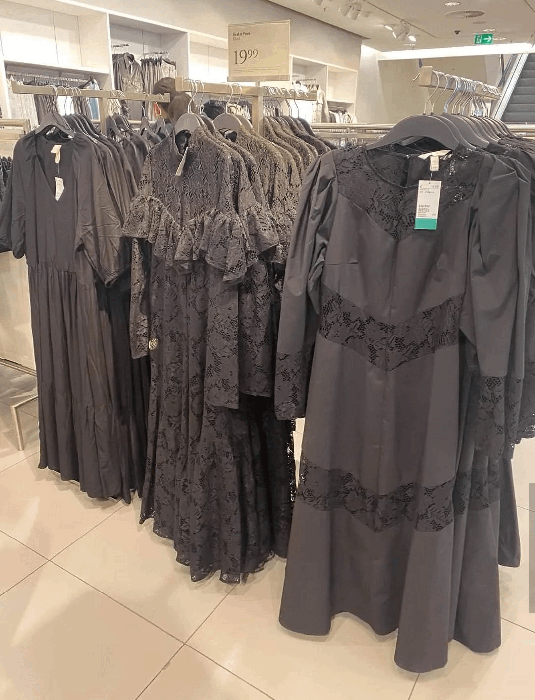 Usuarios en X se vacilan con peculiar colección de vestidos de H&M