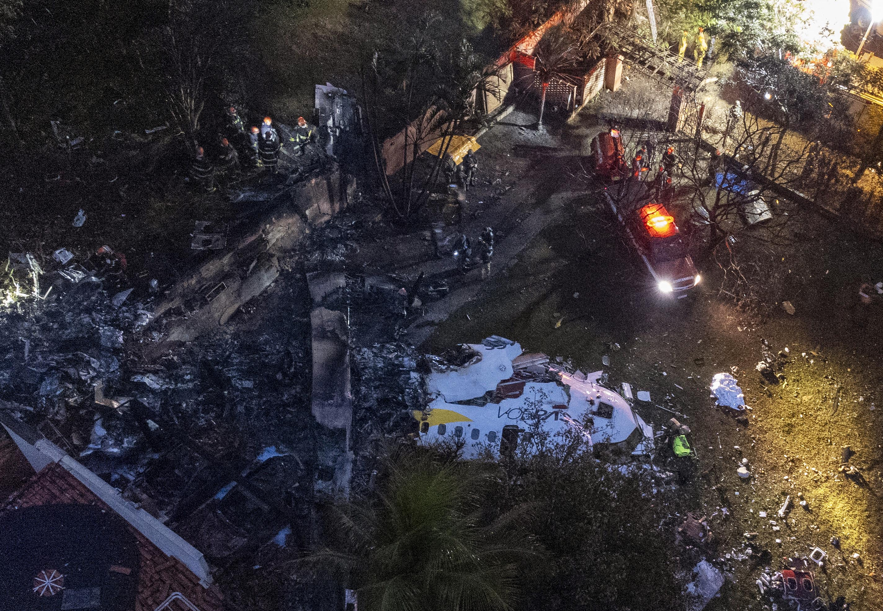 Estas son las desgarradoras imágenes de la caída del avión en São Paulo que deja 61 muertos en Brasil