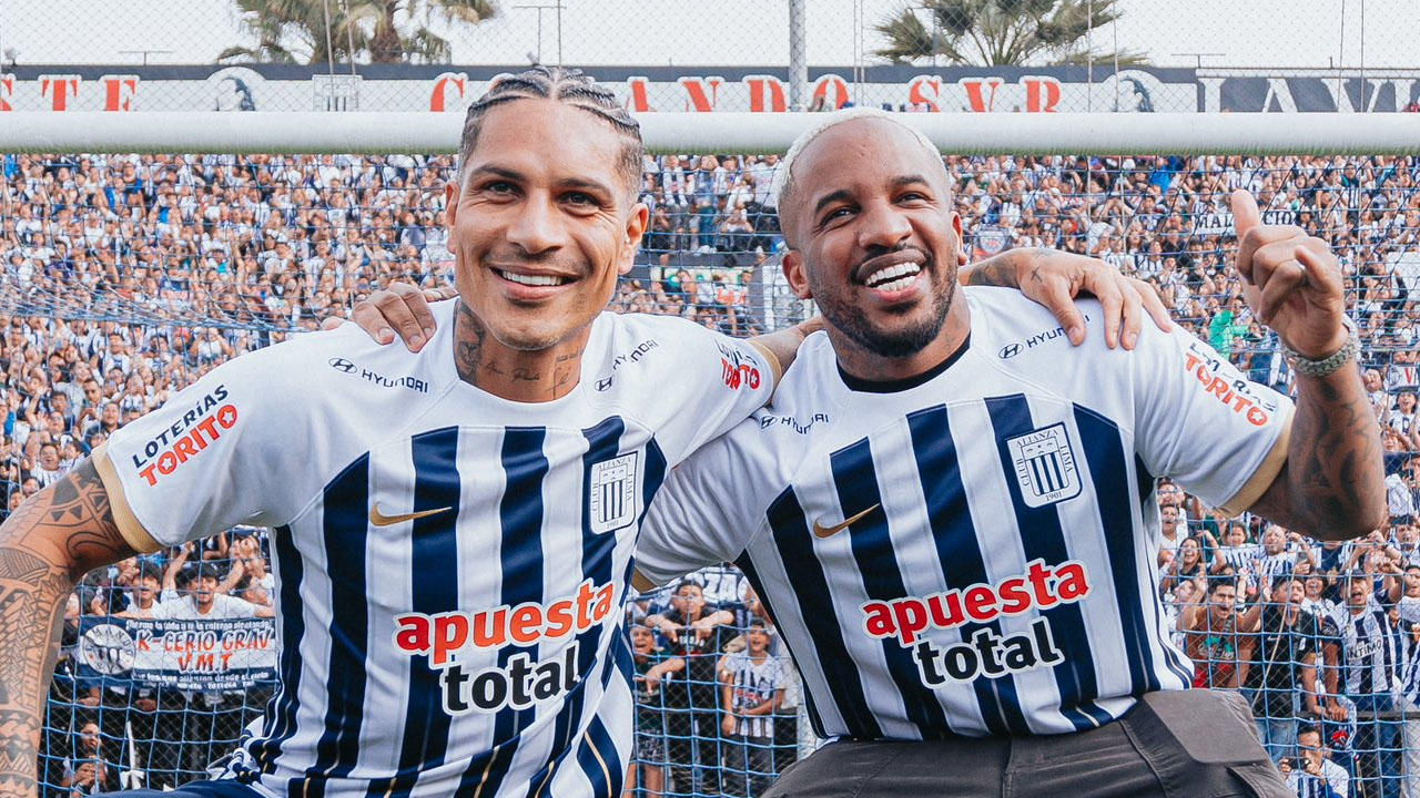 Paolo Guerrero y Jefferson Farfán en el debut del 'Depredador' en Matute. Foto: GLR