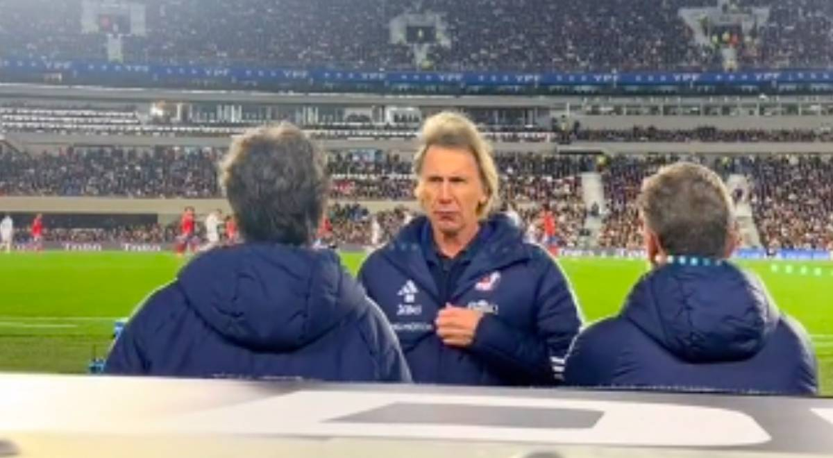 Ricardo Gareca renegó con los jugadores de Chile.  