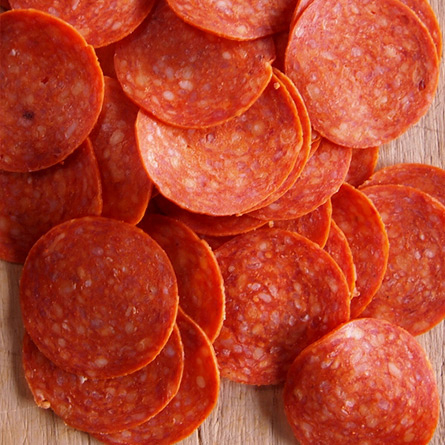 Pepperoni no sería un buen alimento antes de domrir. 