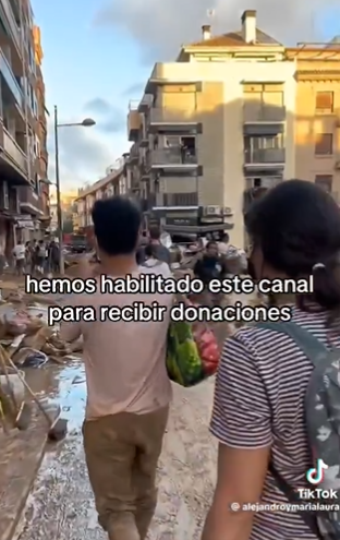 Alejandro y María Laura muestran como quedó Valencia tras inundaciones.  