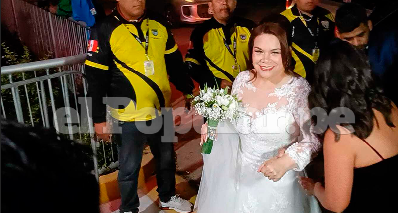 Susan Pacheco llegando a su boda.  