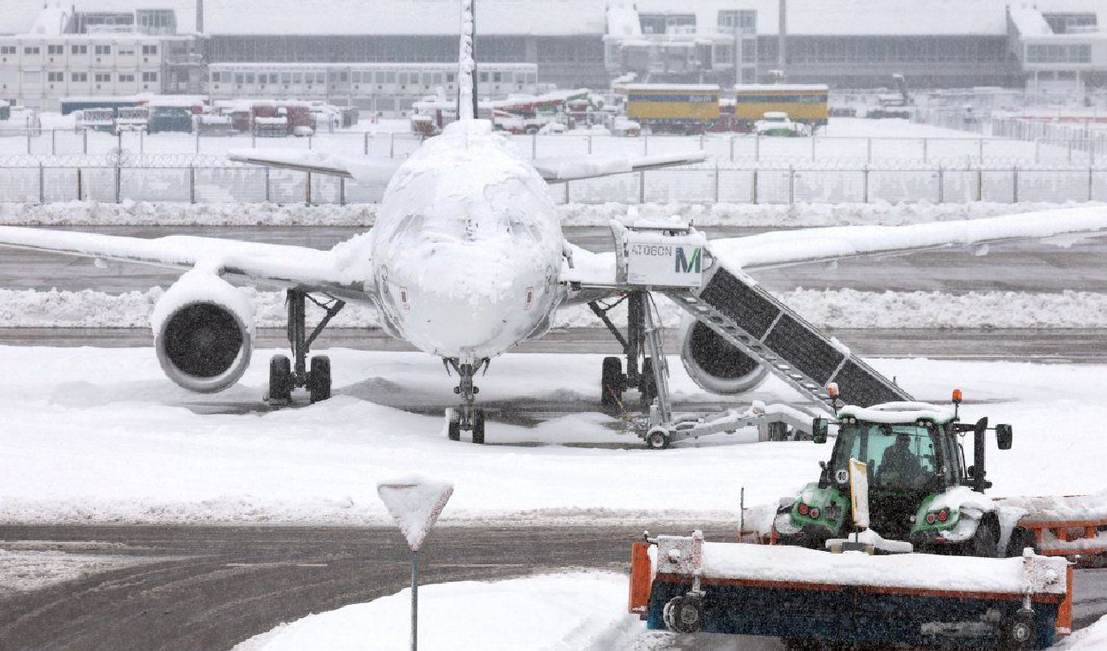 Emergência de inverno nos EUA: caos nos aeroportos e perigo nas estradas