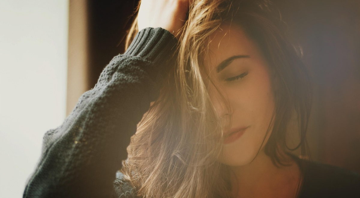 O segredo mais bem guardado do Walmart: um rejuvenescedor capilar que cobre cabelos grisalhos e revitaliza os cabelos