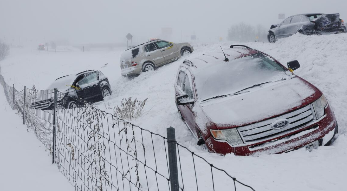 Caos de inverno nos EUA: mais de 700.000 casas sem energia após tempestade brutal
