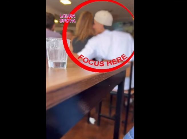 Laura Spoa foi gravada carinhosamente com uma funcionária de ‘It’s War’ que iria buscar seus pertences em um acidente de van.