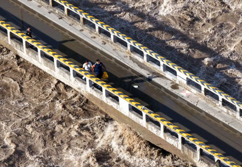 Fecharam a movimentada Ponte de Lima para evitar inundações potencialmente fatais no Rio Rimac após as chuvas: Que área foi afectada?