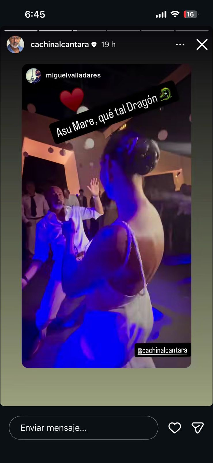 Carlos Alcantara protagonizou uma cena inesperada no casamento do filho após o rompimento com Josie Lindley.