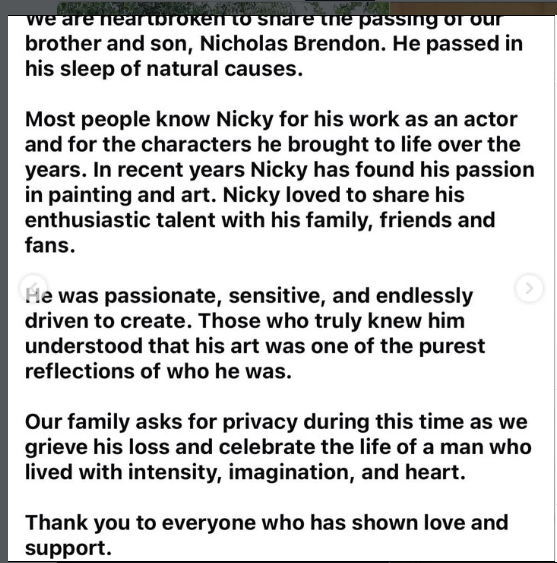 Um conhecido ator de série morre inesperadamente aos 54 anos, sua família envia uma mensagem comovente: “Ele estava emocionado…”