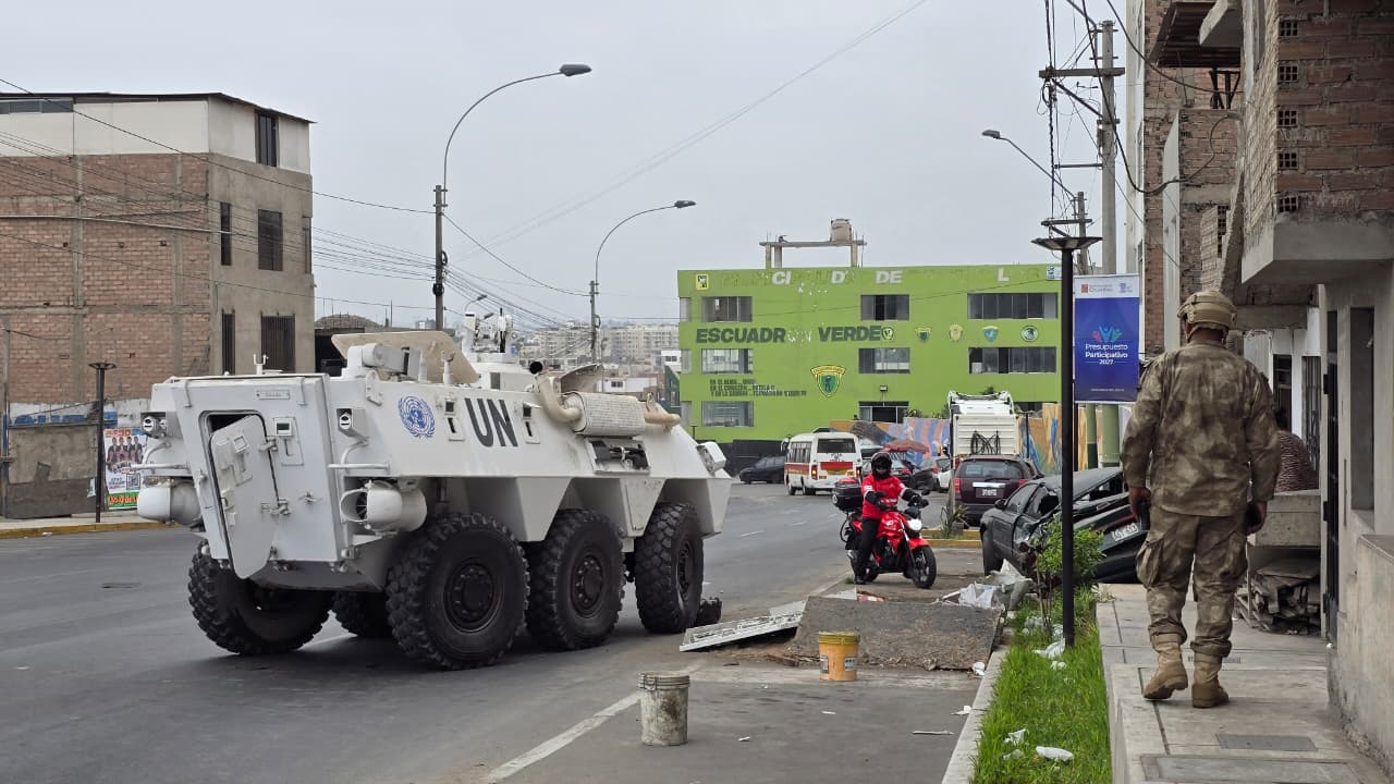 Le camion-citerne de l’ONU provoque un grave accident à Chorillos : il heurte des voitures et renverse des lampadaires