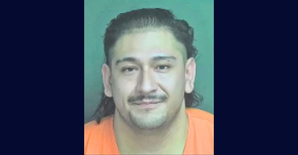 Horreur chez Walmart | Un homme cherche le “couteau parfait” et blesse grièvement sa petite amie