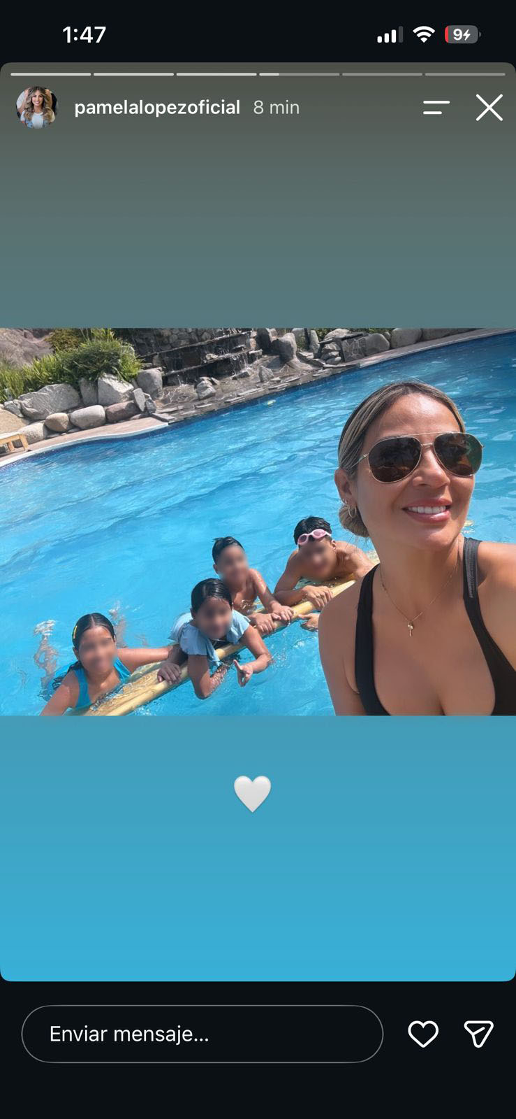 Pamela Lopez récupère ses enfants chez Christian Cueva le jour de la fête des pères, et celui-ci lui envoie un message réconfortant : “Rien sans toi…”